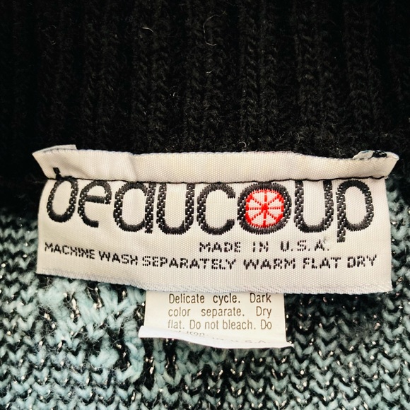 Vintage black & pale blue snowflake crewneck sweater - Picture 4 of 4